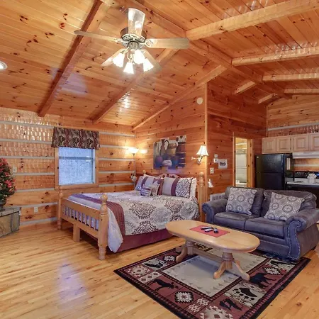 Cuddle Bear, 1 Bedroom, Hot Tub, Grill, Jetted Tub, Fireplace, Sleeps 2